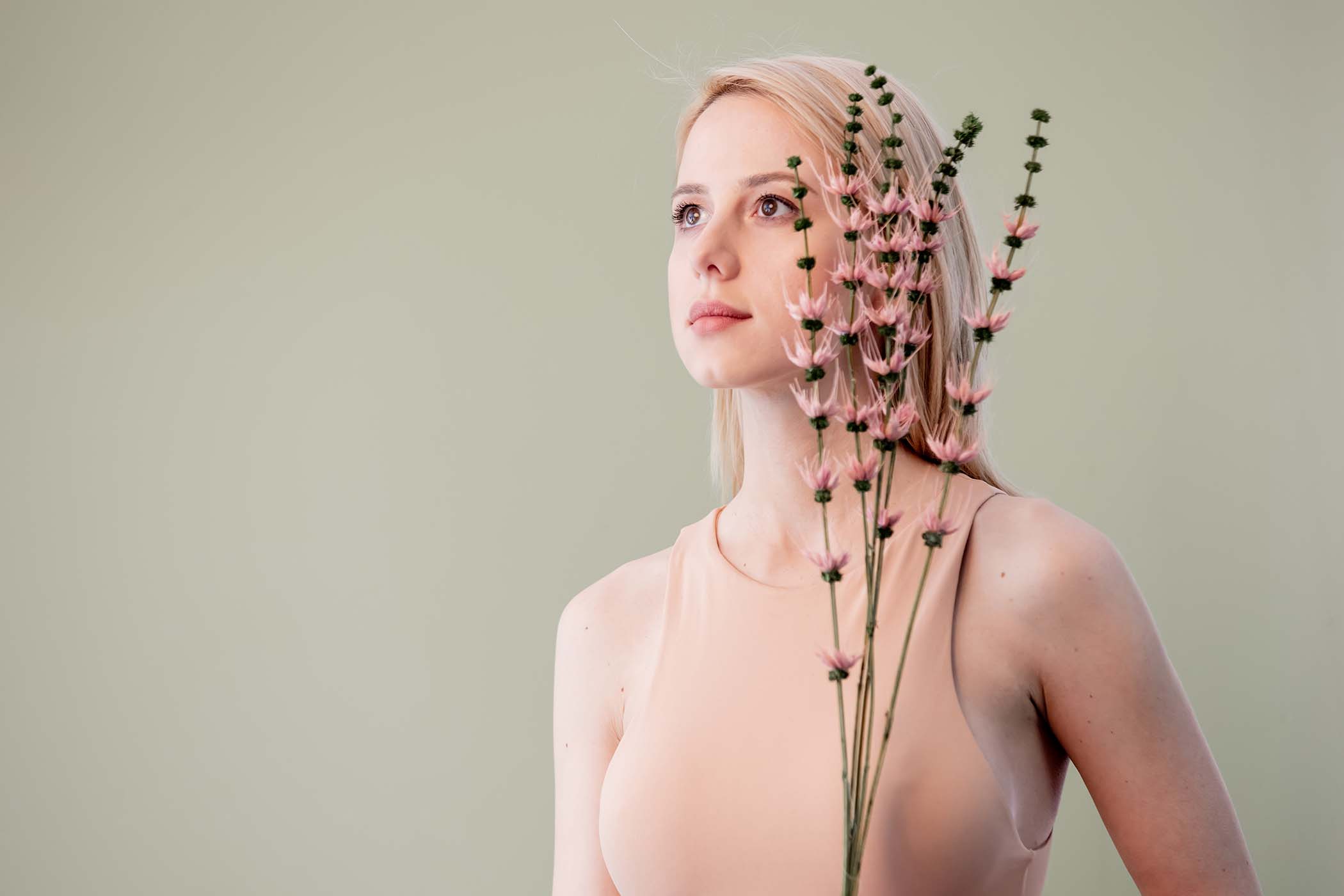 girl-in-flesh-colored-clothing-with-spikelets-of-w-2UDLMJ5.jpg